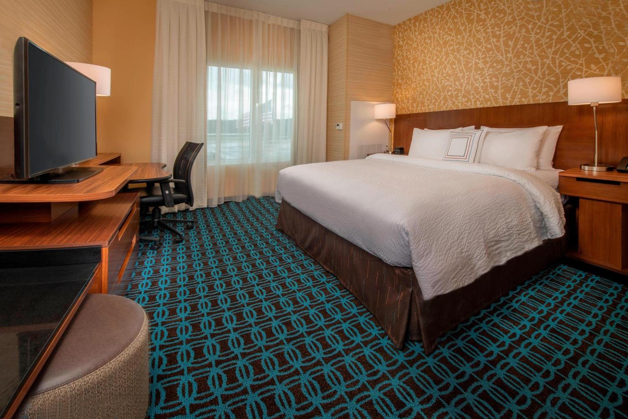 Fairfield & By Marriott Harrisburg International Airport Hotel
