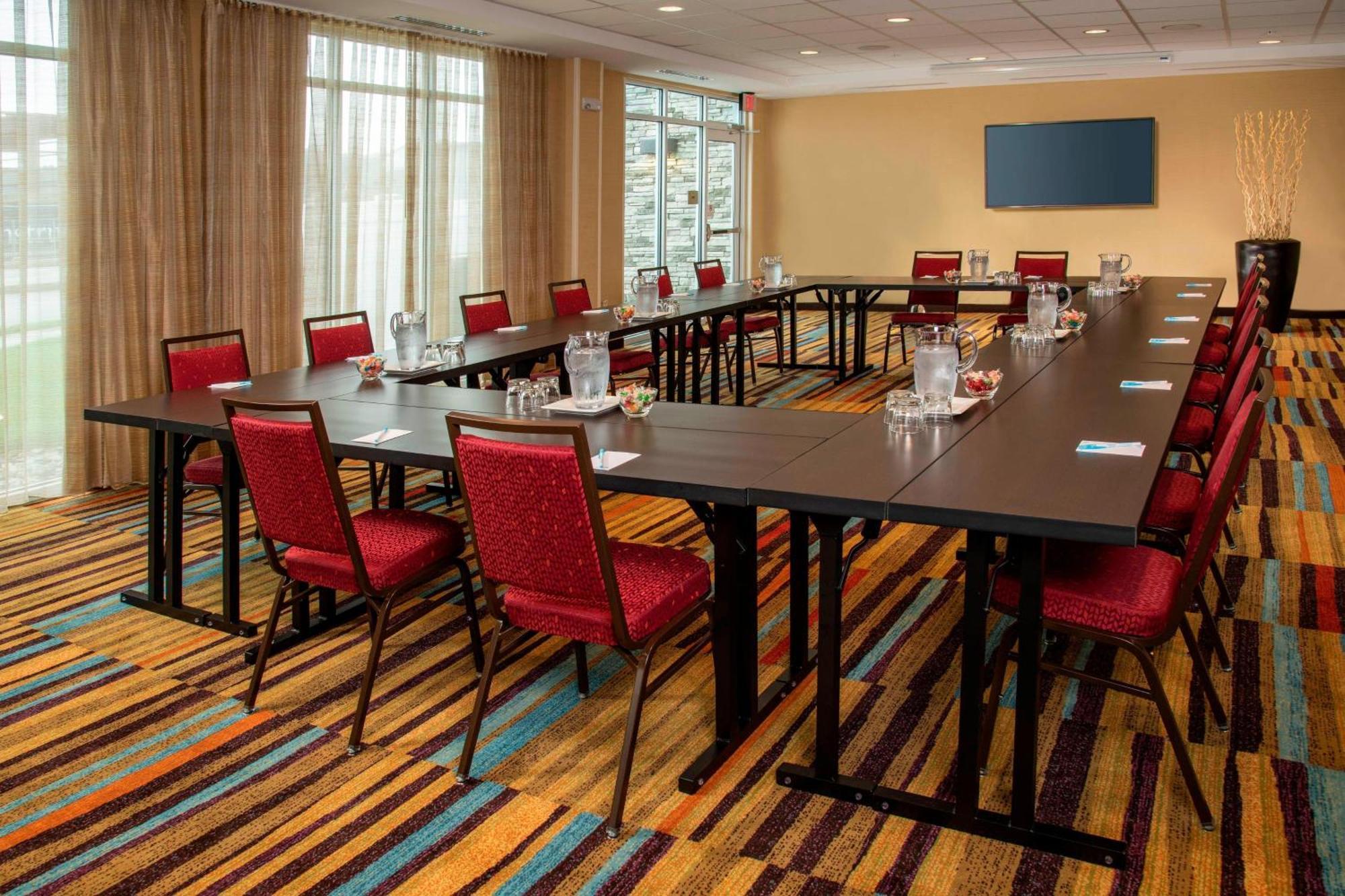 Fairfield & By Marriott Harrisburg International Airport Hotel 3*