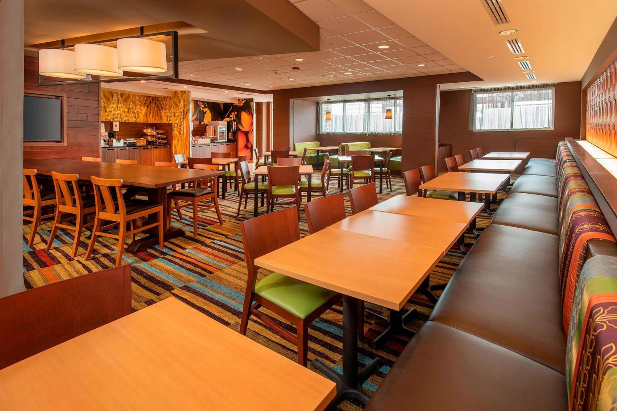 Fairfield & By Marriott Harrisburg International Airport Hotel 3*