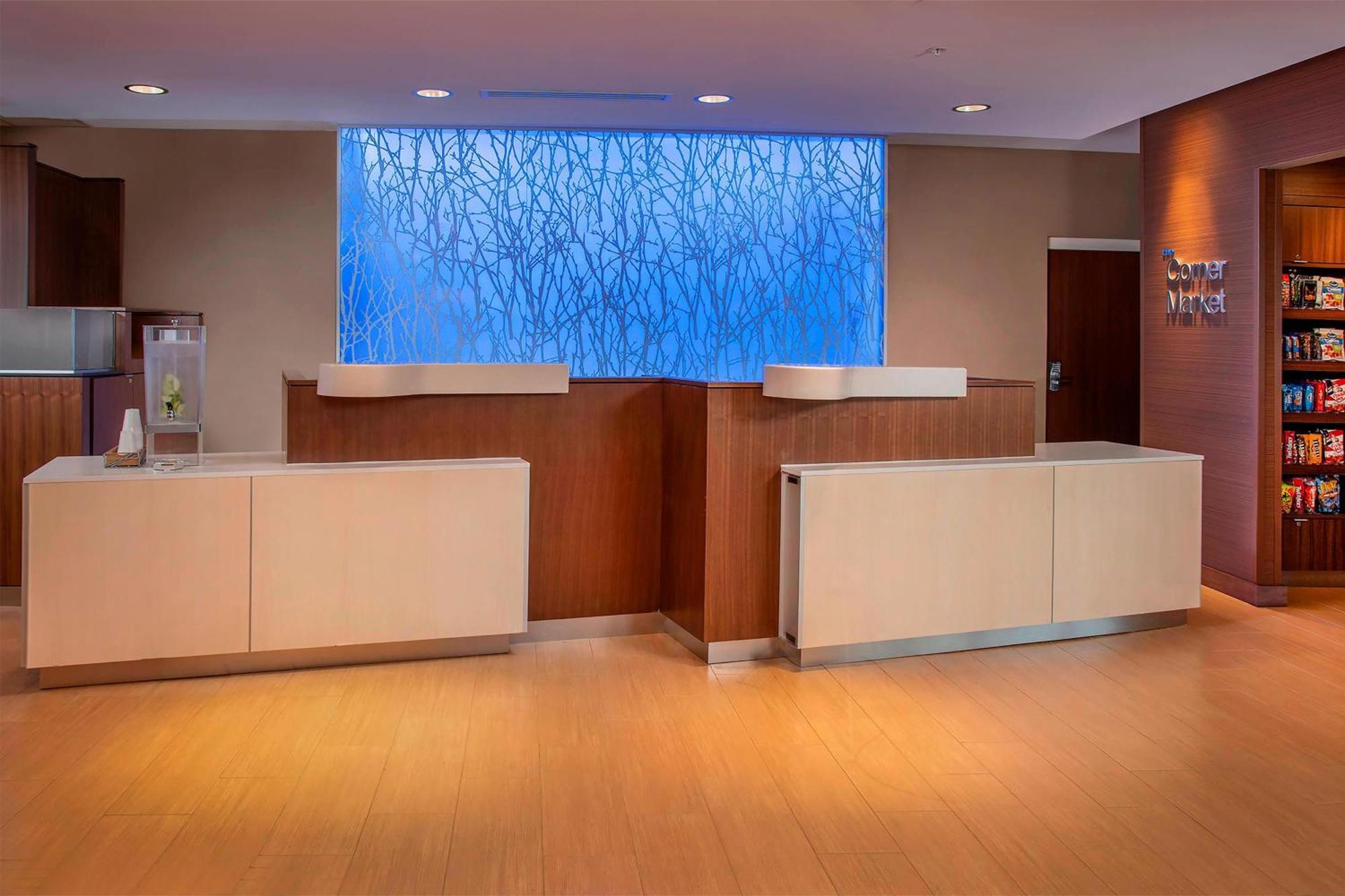 Hotel Fairfield & By Marriott Harrisburg International Airport 3*